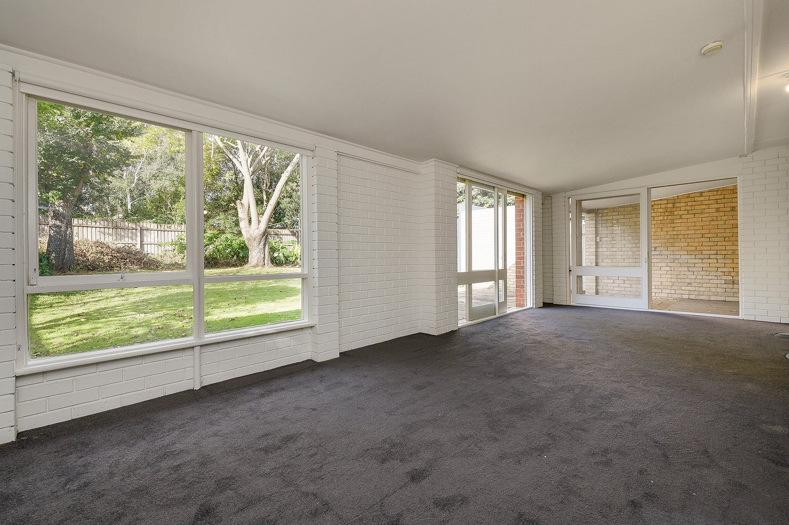 Real Estate and Property in 12 Lewton Road, Mount Waverley, VIC