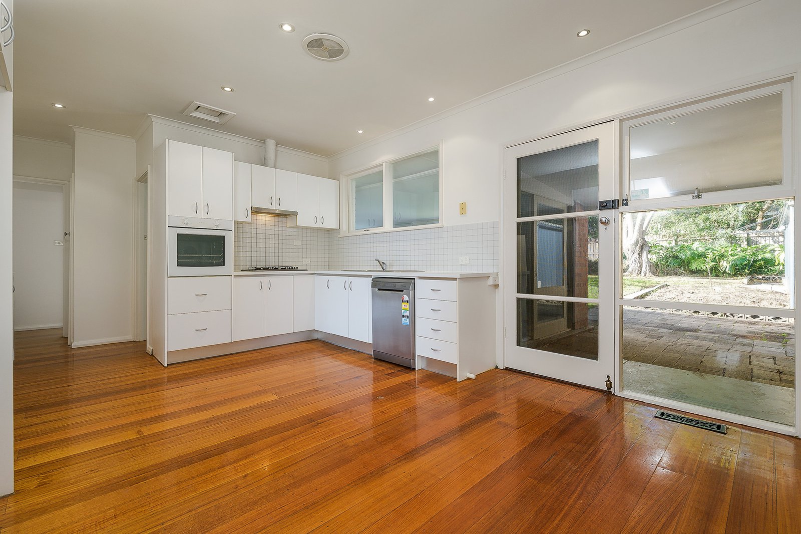 Real Estate and Property in 12 Lewton Road, Mount Waverley, VIC