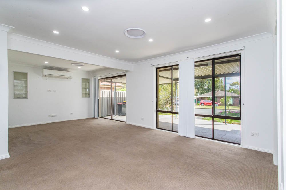 12 Lowanna Drive SOUTH PENRITH 6