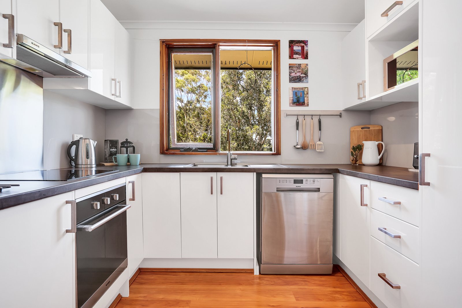 12 Lowanna Place UNANDERRA 3