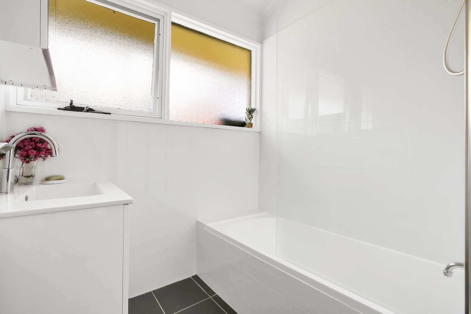 12 Lowanna Place UNANDERRA 5