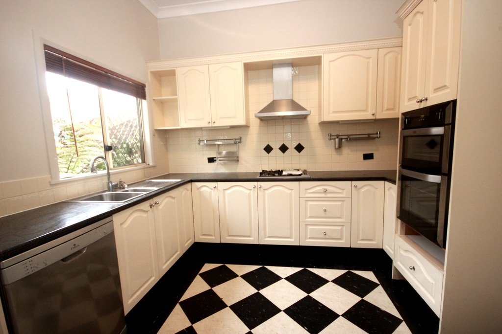 12 Macdonald Street RAMSGATE BEACH 2