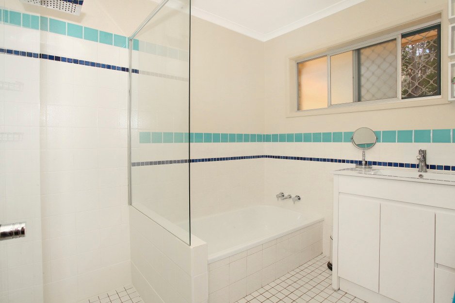 12 Macquarie Avenue MOLENDINAR 7