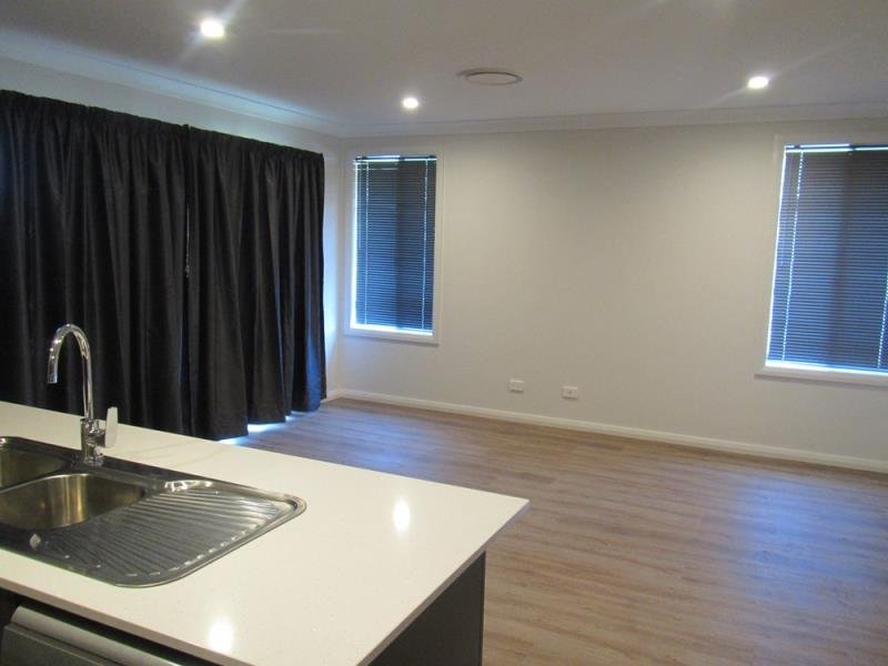 12 Magpie Drive TAMWORTH 4