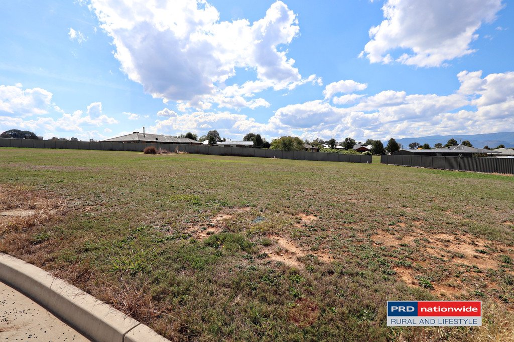 12 McEwan Court TUMBARUMBA 2