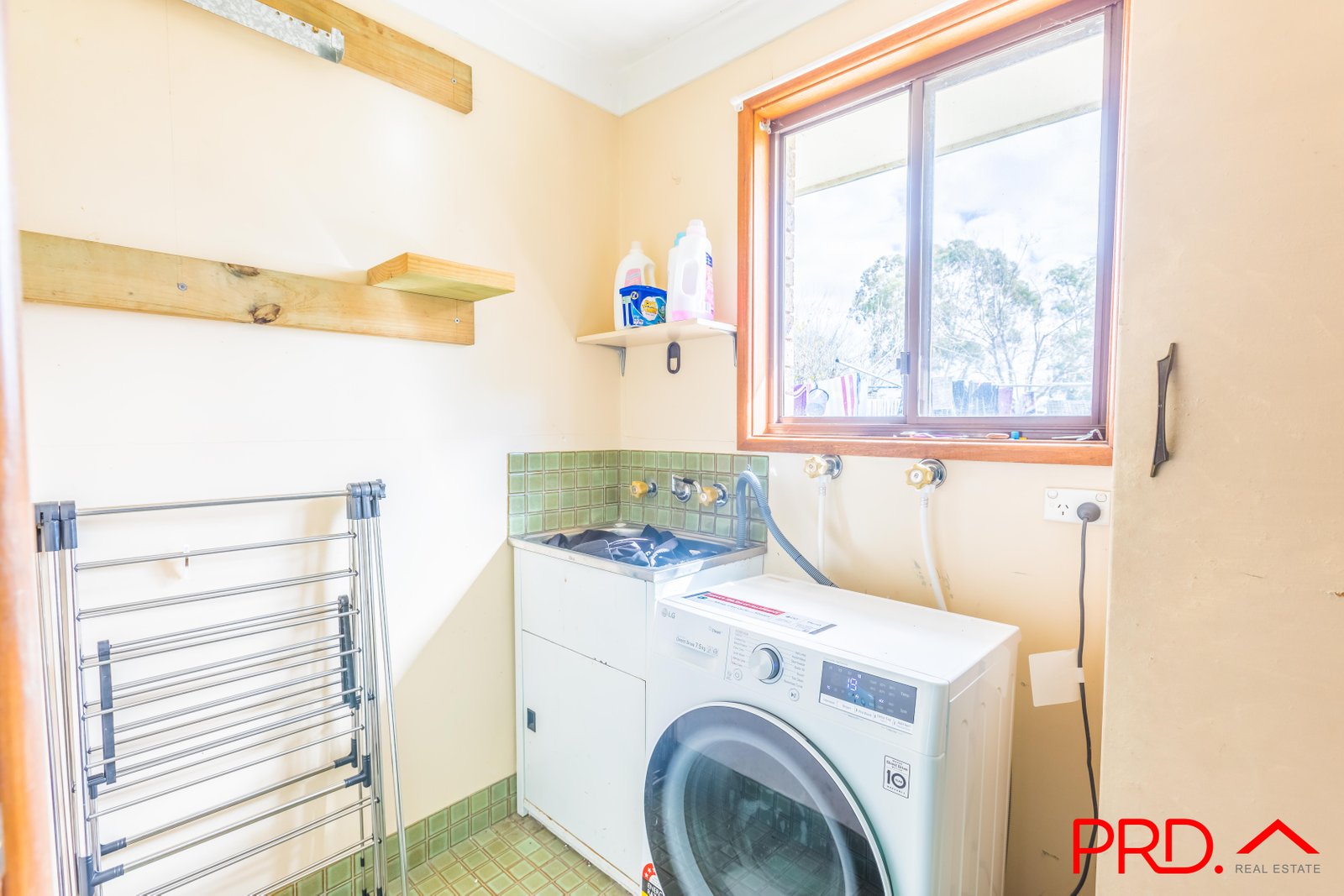 12 Melissa Avenue TAMWORTH 9