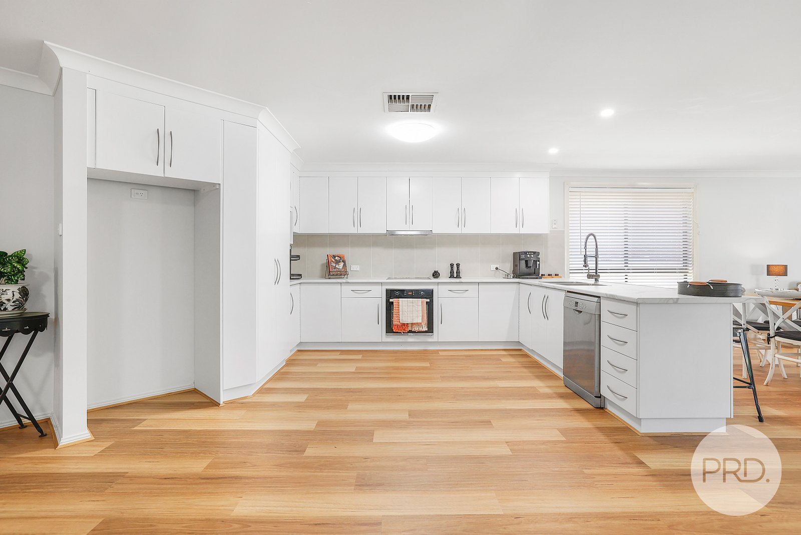 12 Merrinee Place HILLVUE 8