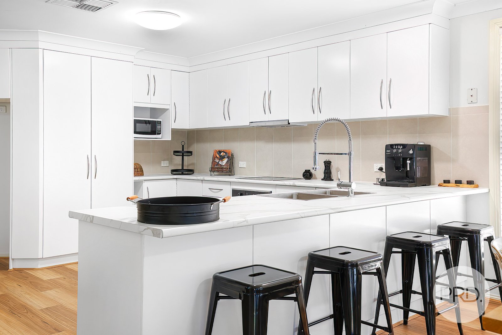 12 Merrinee Place TAMWORTH 8