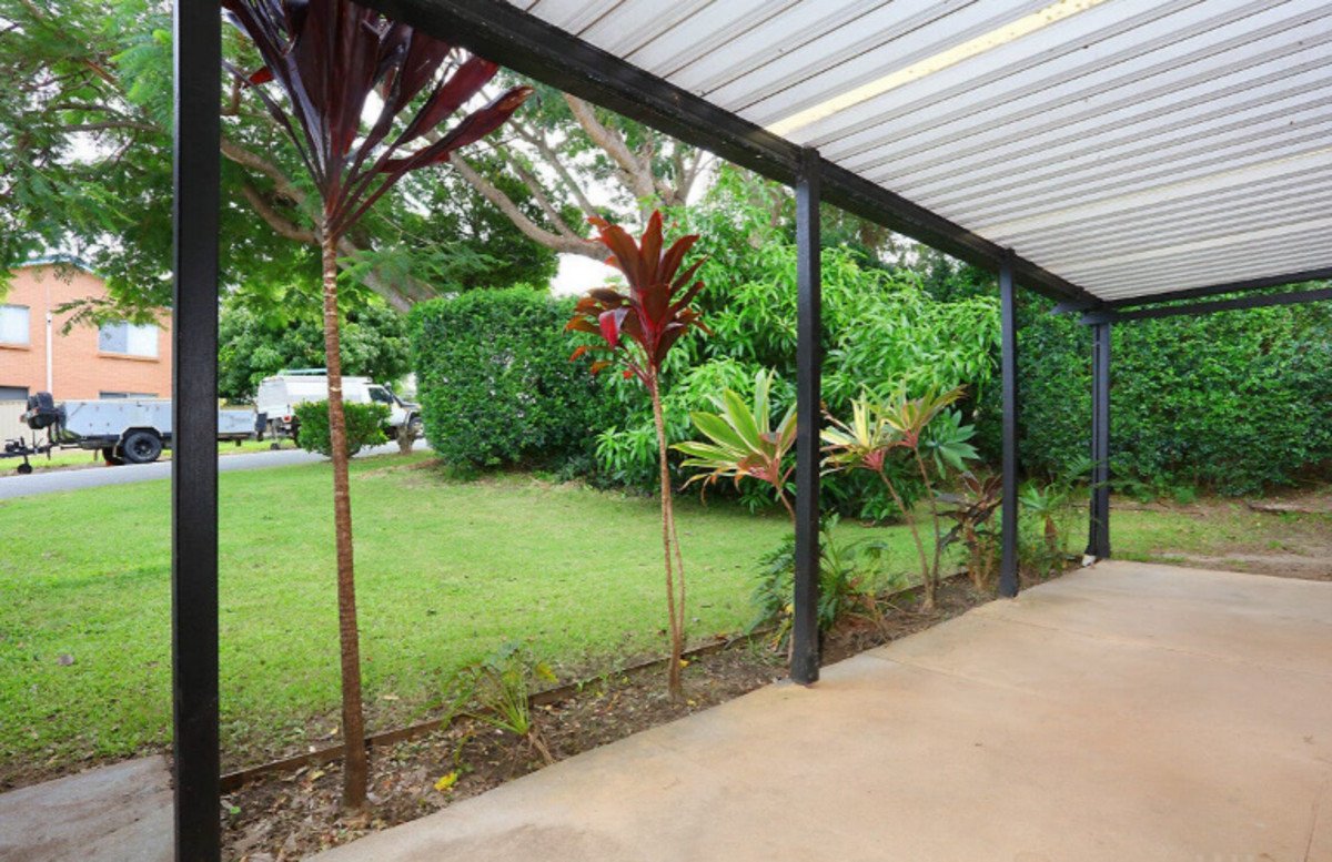 1/2 Morinda Way Labrador 5