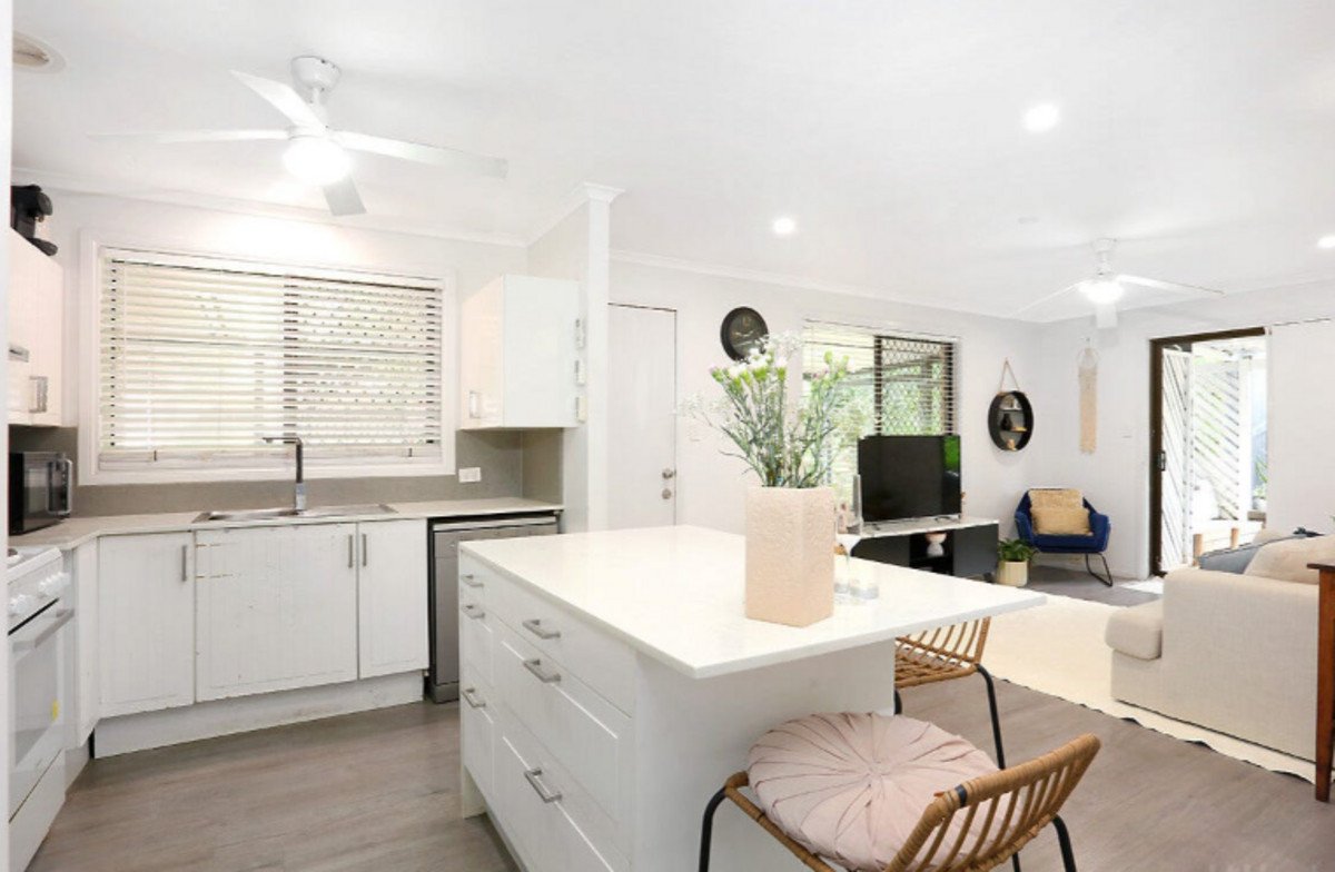 1/2 Morinda Way Labrador 8