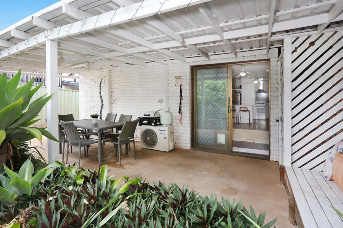 1/2 Morinda Way Labrador 14