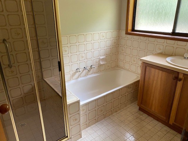 1/2 Mowbray Court LENAH VALLEY 6