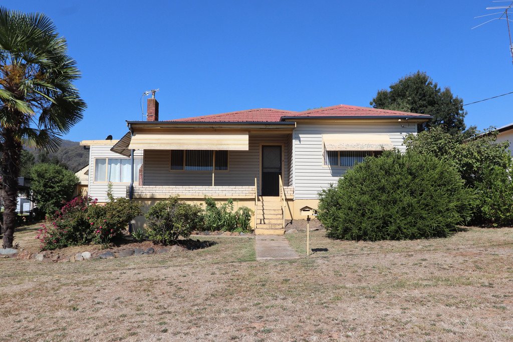 12 Murray Street TUMBARUMBA 1