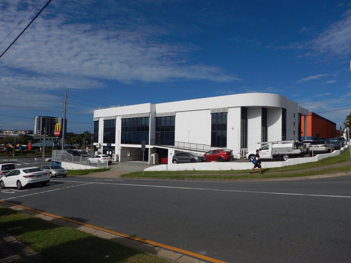 1/2 Newcastle Street Burleigh Heads 3