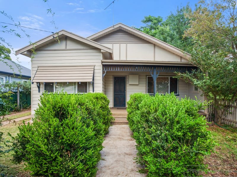 12 Nichols Street LORN 17