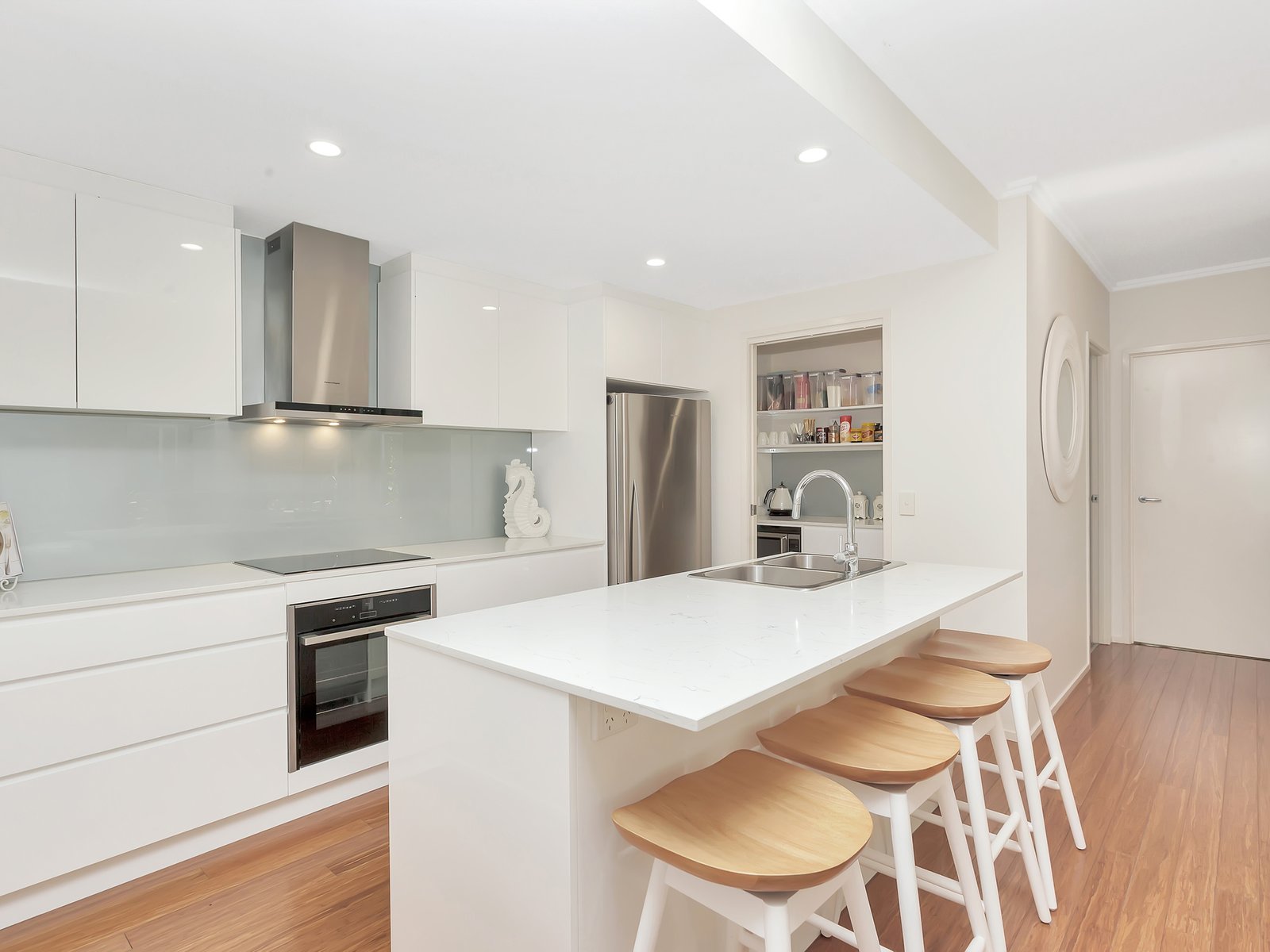 12 Nobby Parade MIAMI 3