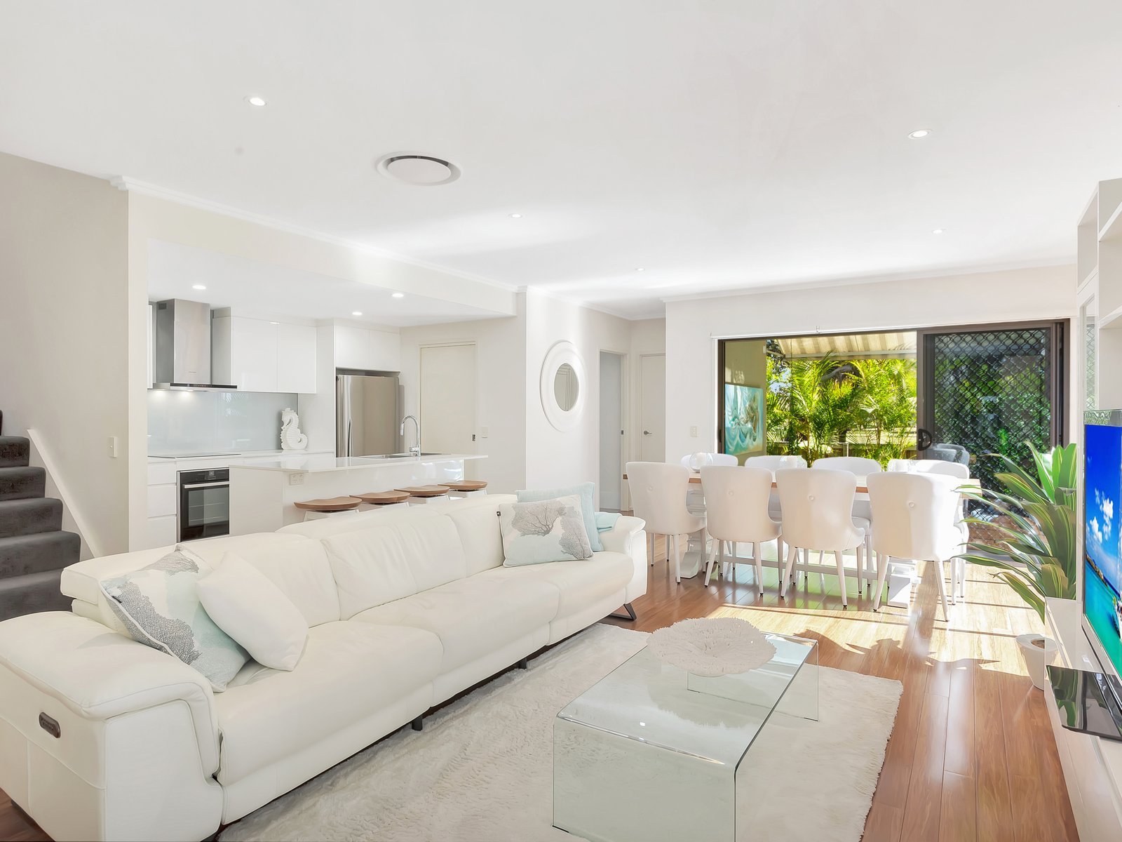 12 Nobby Parade MIAMI 16