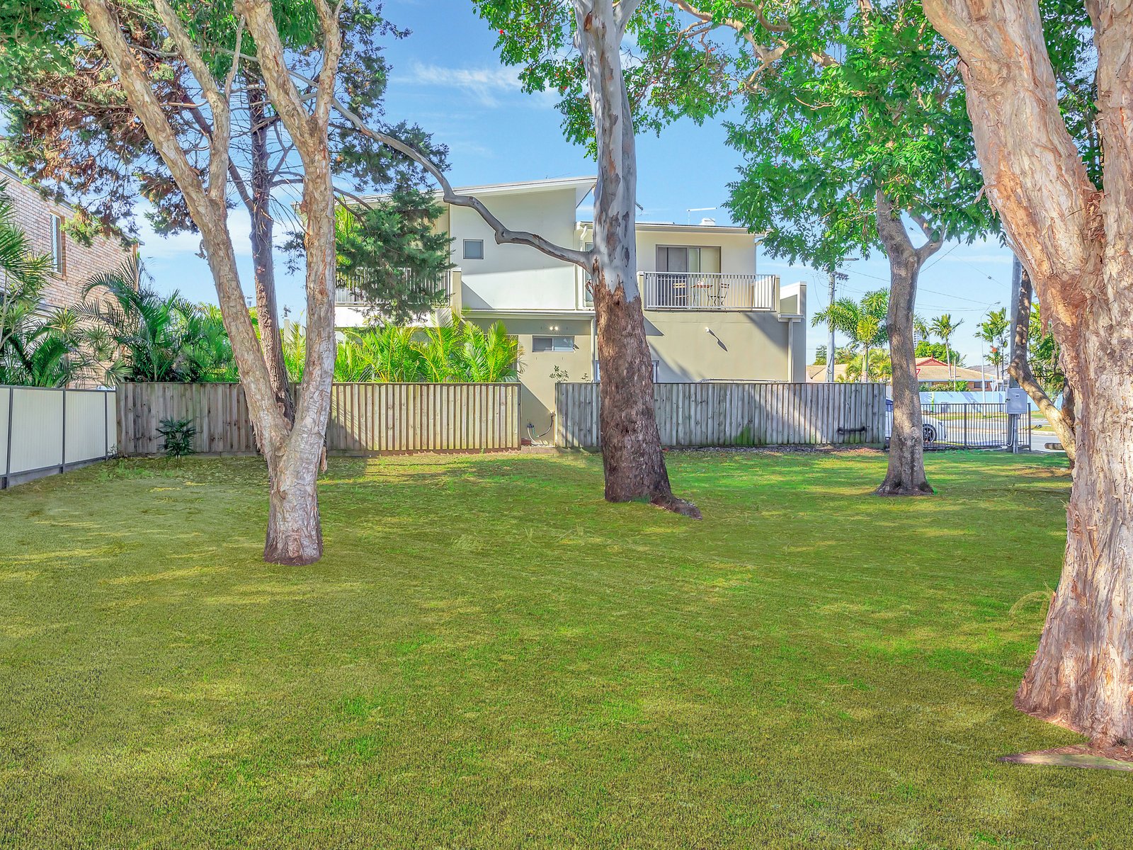 12 Nobby Parade MIAMI 22