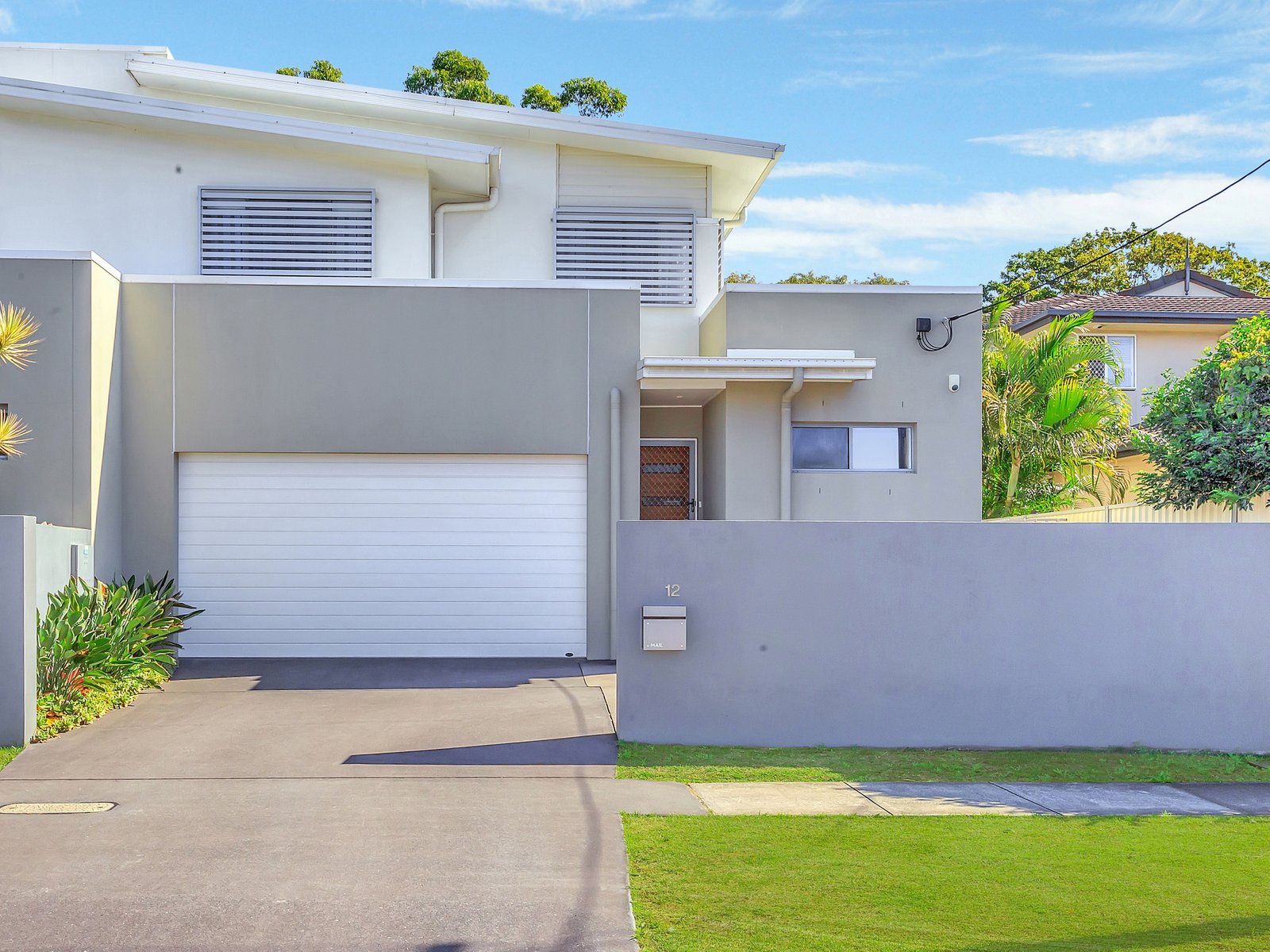 12 Nobby Parade MIAMI 25