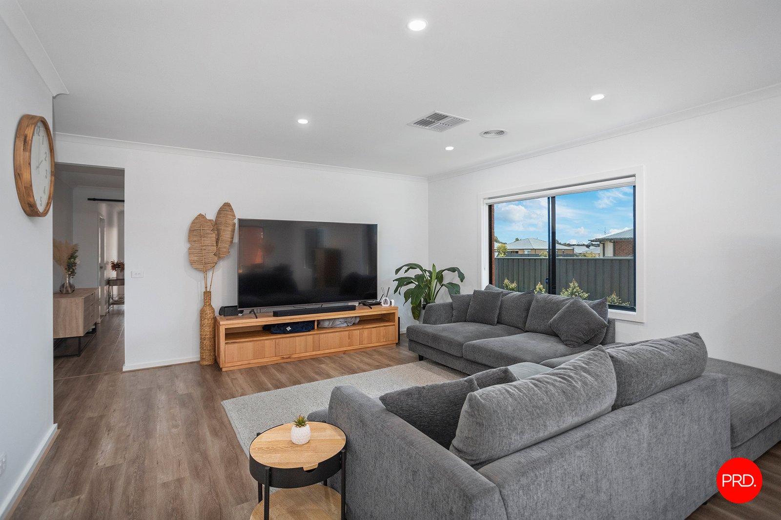 12 Oakwood Avenue JACKASS FLAT 4