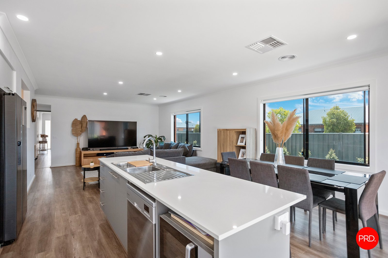 12 Oakwood Avenue JACKASS FLAT 8