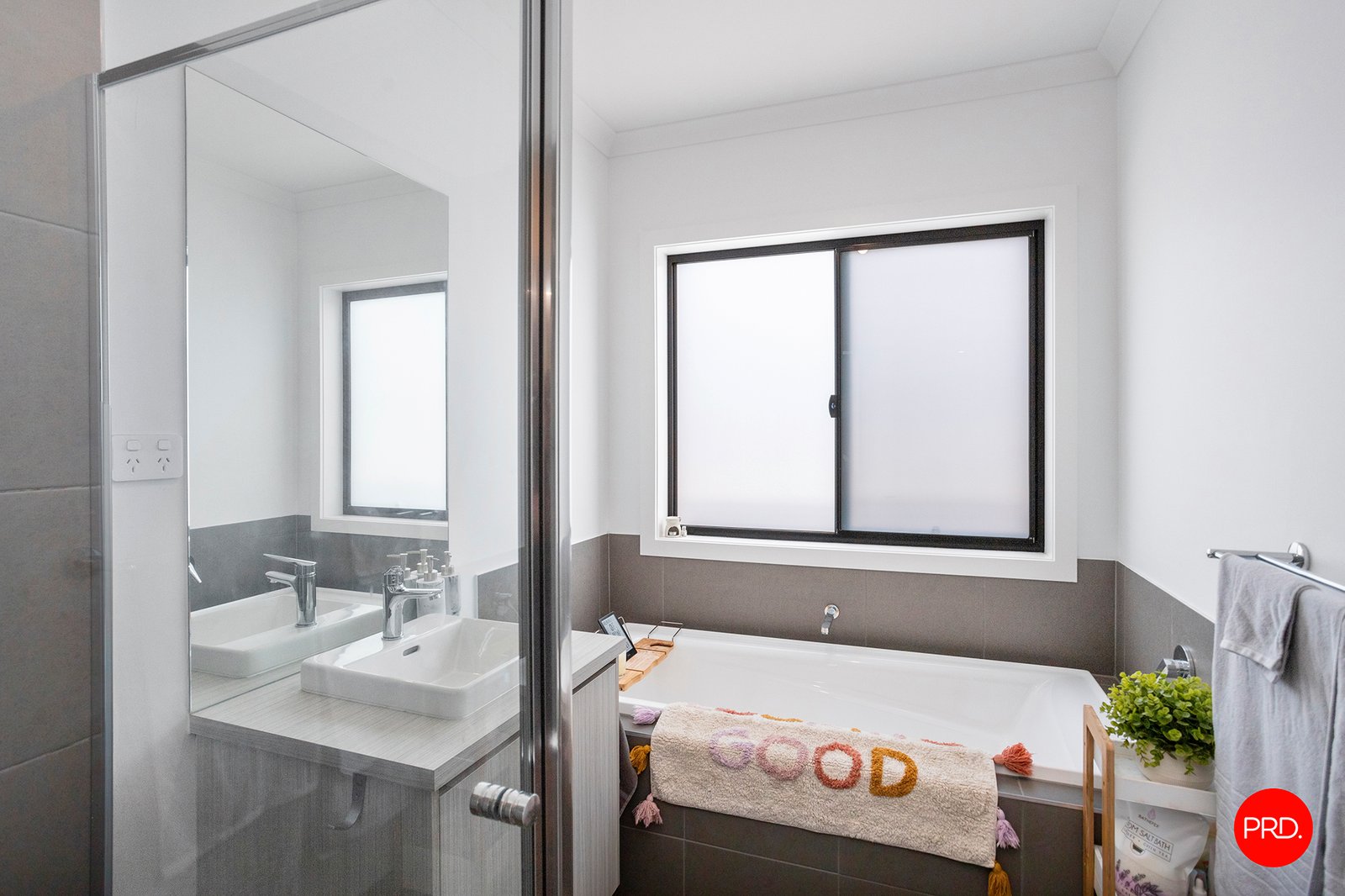 12 Oakwood Avenue JACKASS FLAT 17