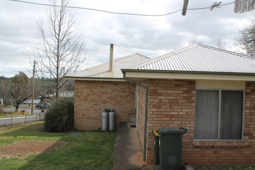 12 Park St  TUMBARUMBA 4