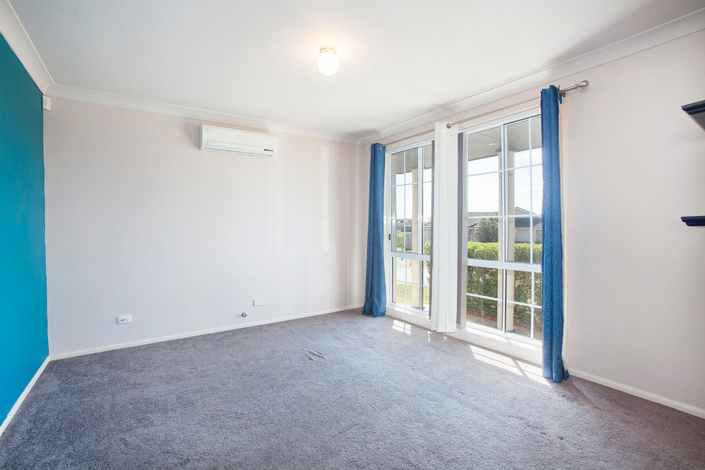 12 Parkside Crescent THORNTON 2