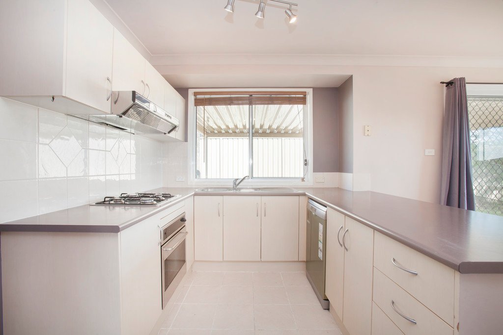 12 Parkside Crescent THORNTON 4