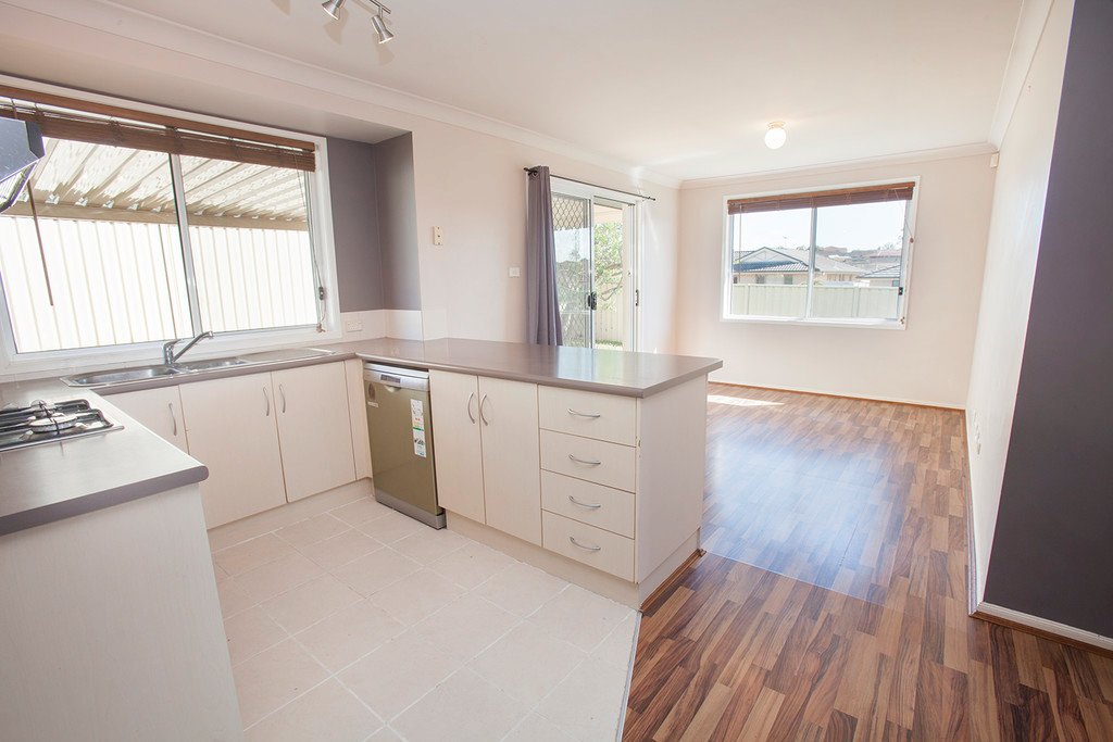 12 Parkside Crescent THORNTON 8
