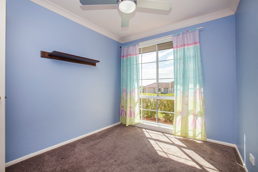 12 Parkside Crescent THORNTON 10