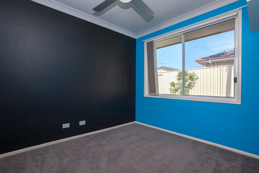 12 Parkside Crescent THORNTON 11