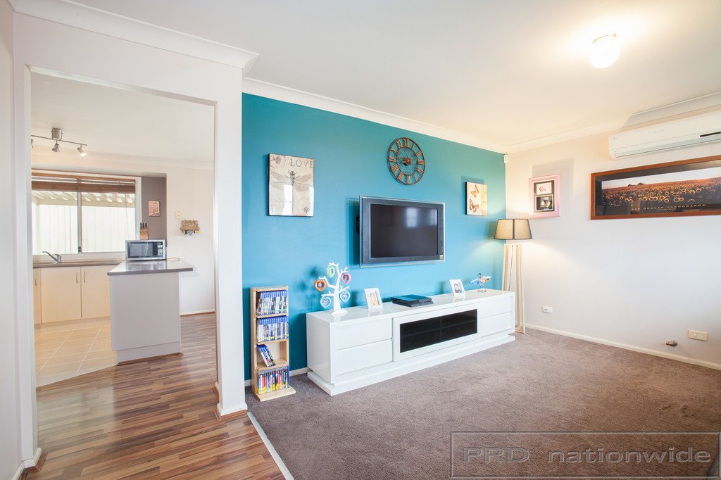 12 Parkside Crescent THORNTON 3