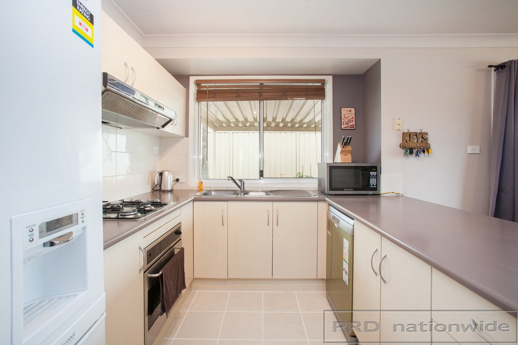 12 Parkside Crescent THORNTON 4