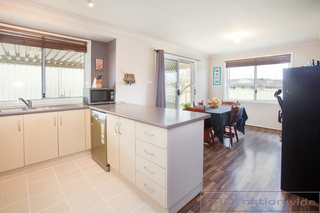 12 Parkside Crescent THORNTON 5