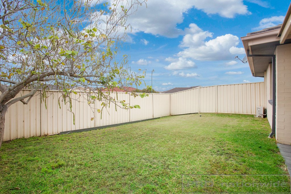 12 Parkside Crescent THORNTON 17