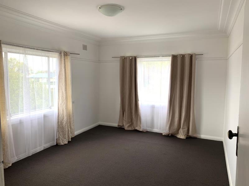 12 Patricia Avenue TAMWORTH 5