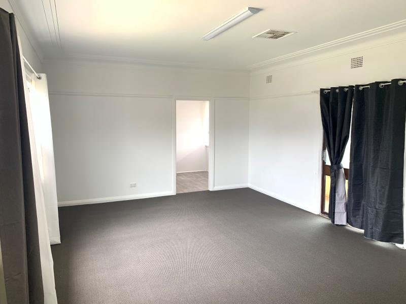 12 Patricia Avenue TAMWORTH 7