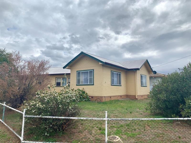 12 Patricia Avenue TAMWORTH 8