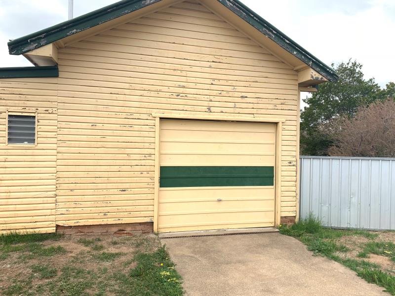 12 Patricia Avenue TAMWORTH 9