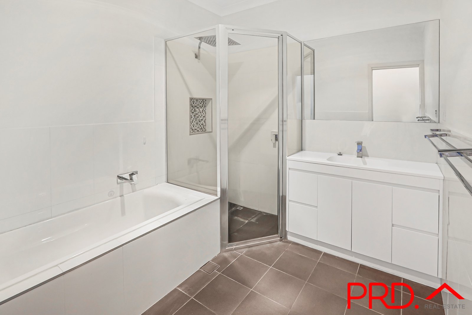 12 Paul Street TAMWORTH 9