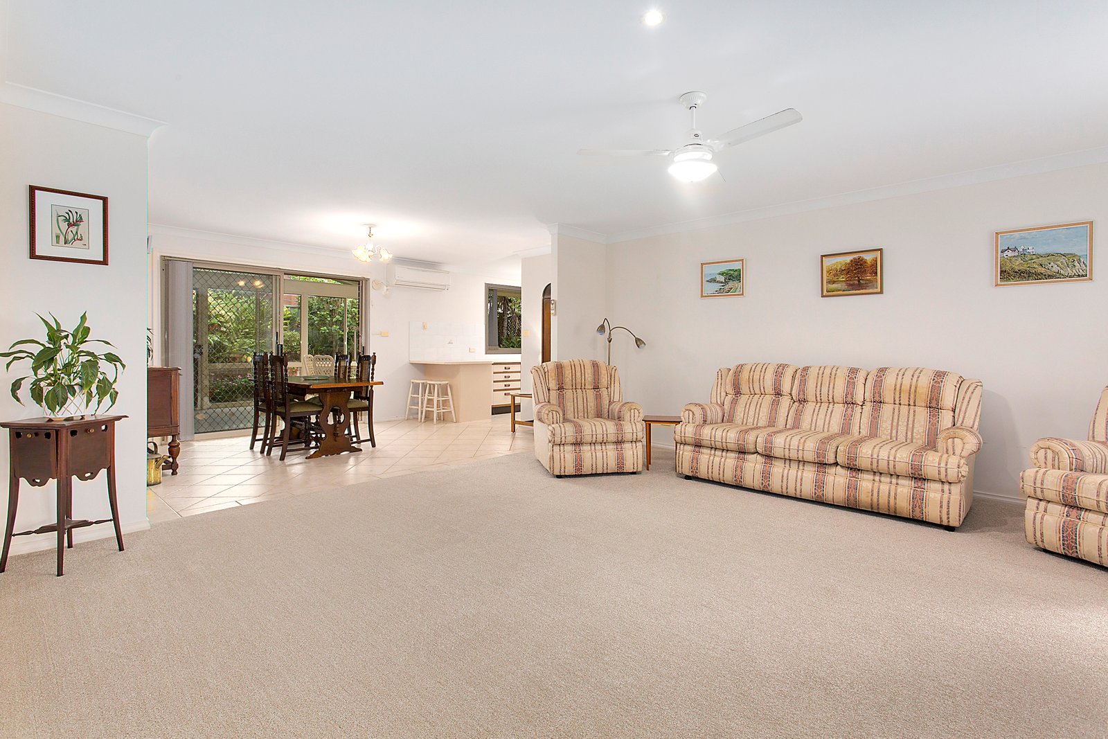 12 Peach Grove LAURIETON 9