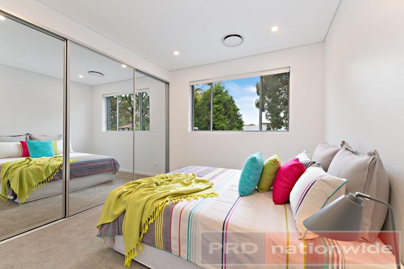 12 Penrose Avenue EAST HILLS 6