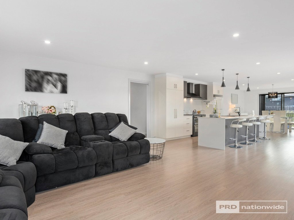 12 Peronne Court BRIGHTON 3