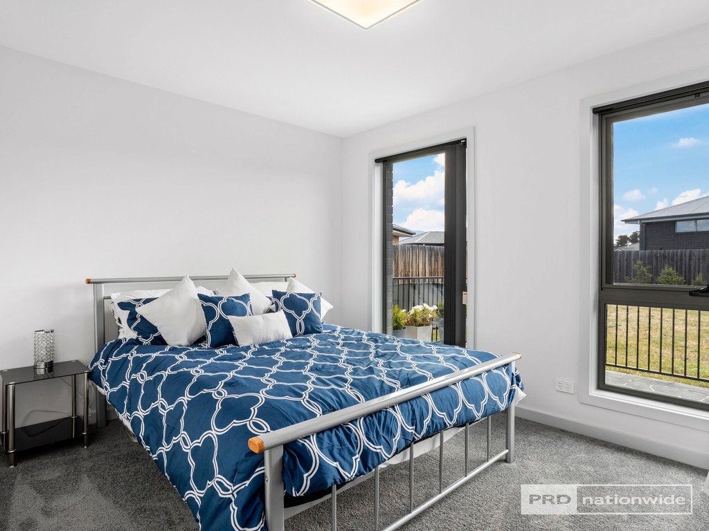 12 Peronne Court BRIGHTON 11