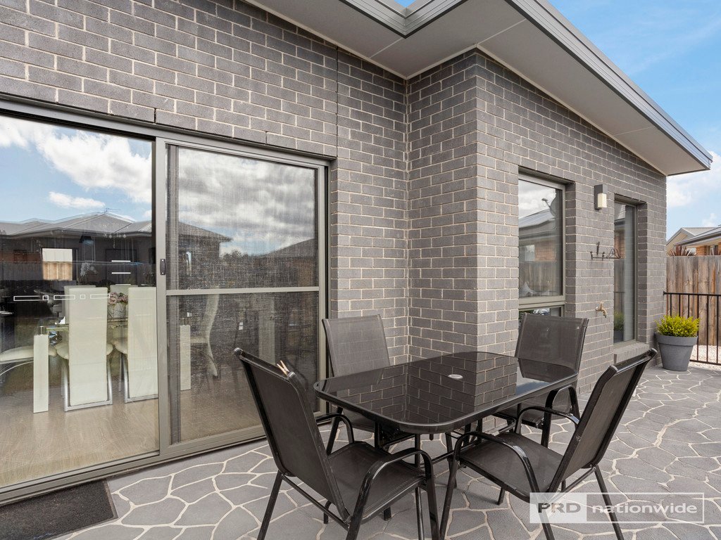 12 Peronne Court BRIGHTON 22