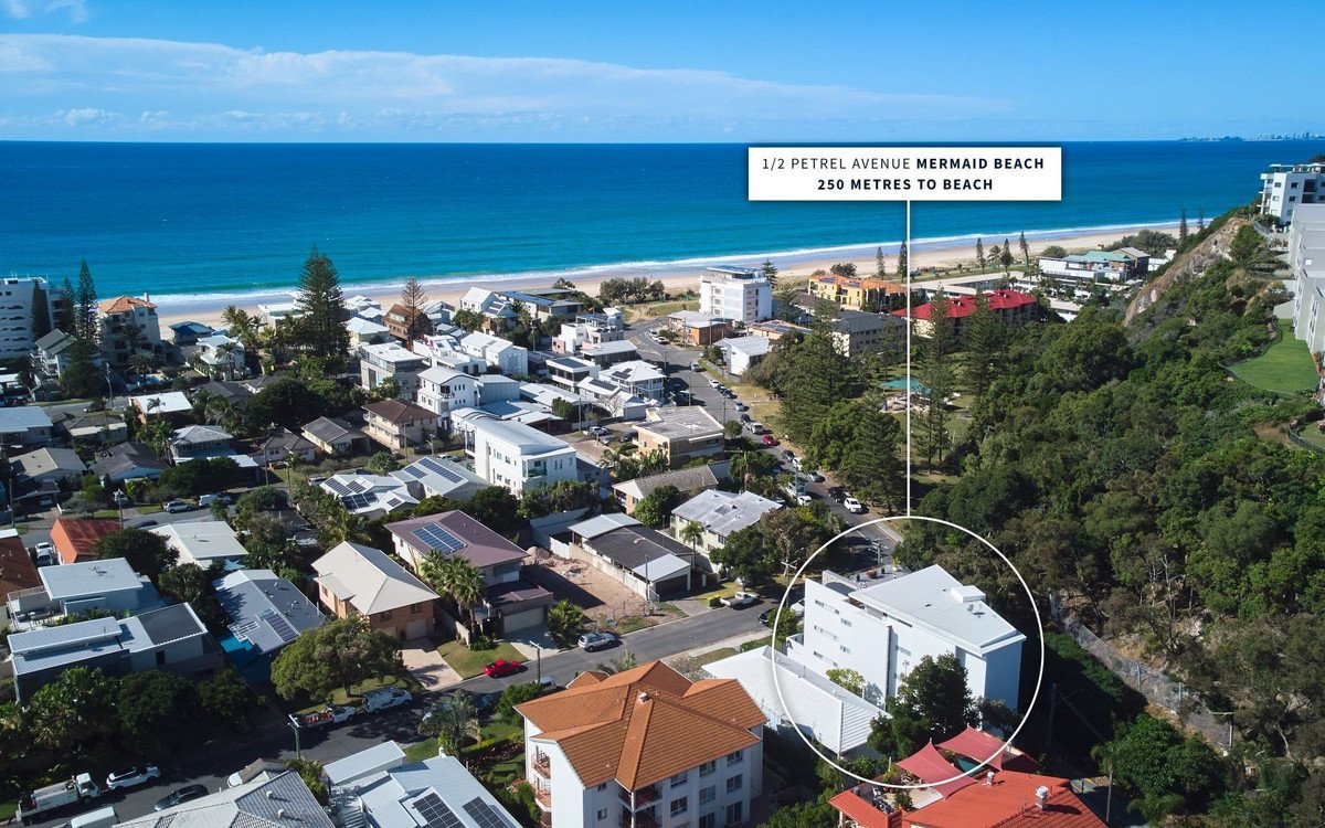 1/2 Petrel Street Mermaid Beach 3