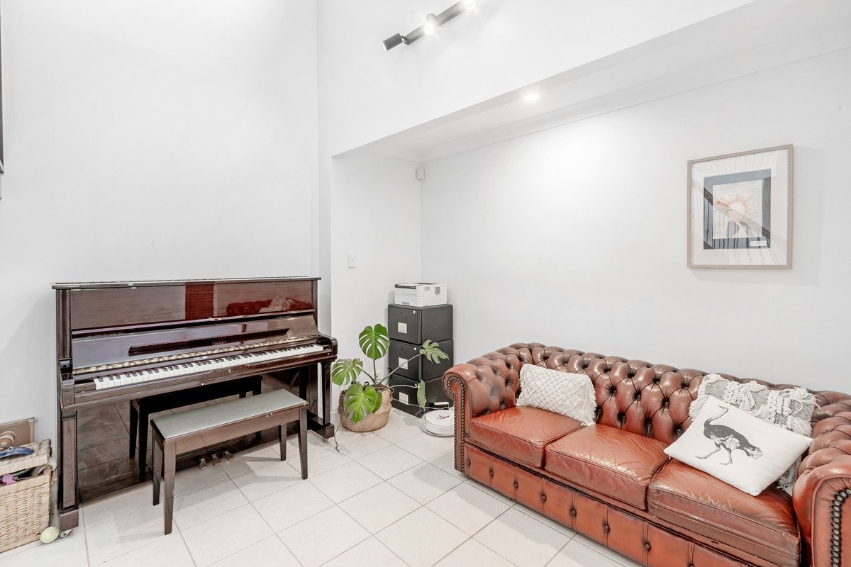 1/2 Pheasant Court Miami 7