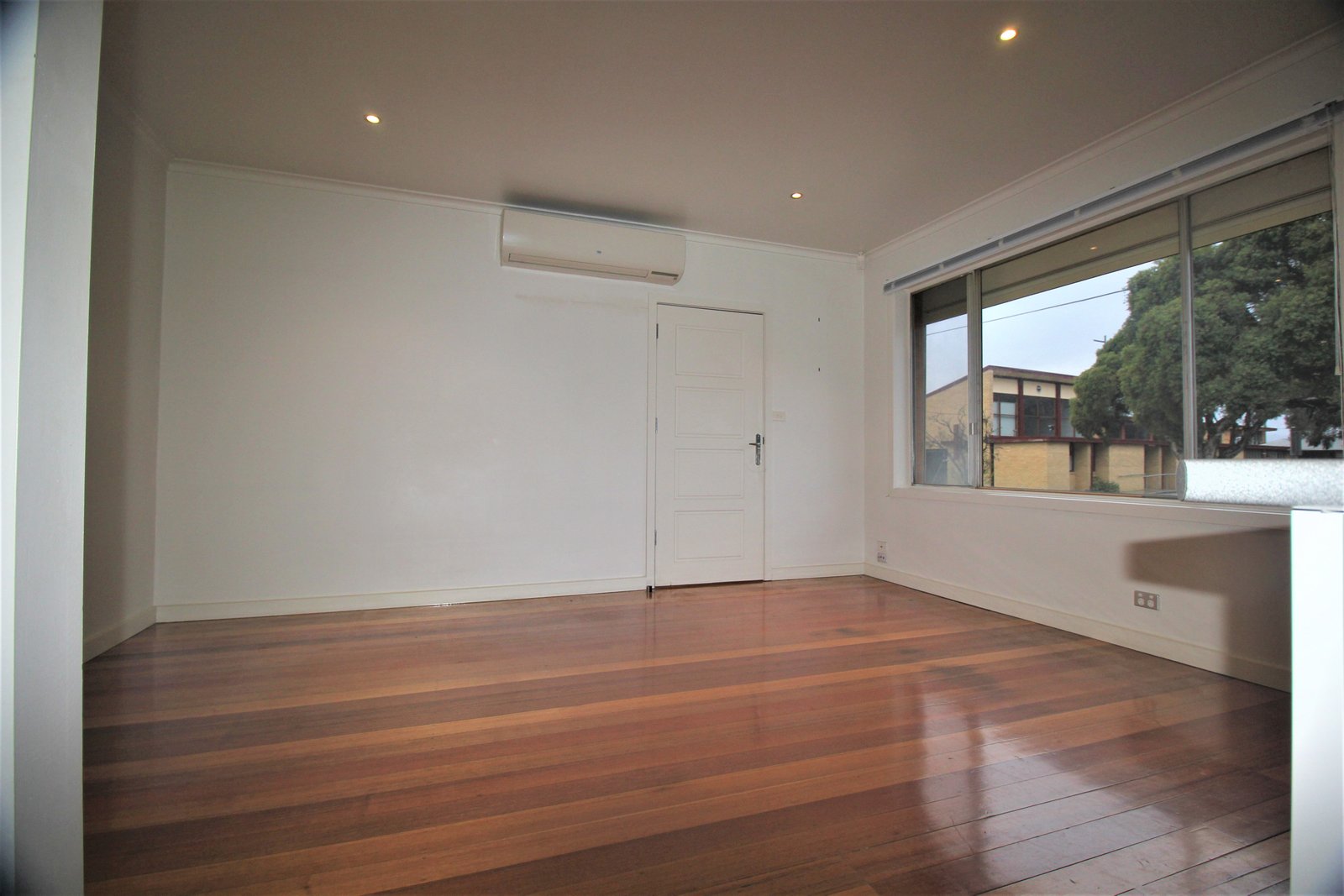 Gallery: 1/2 Pinewood Avenue