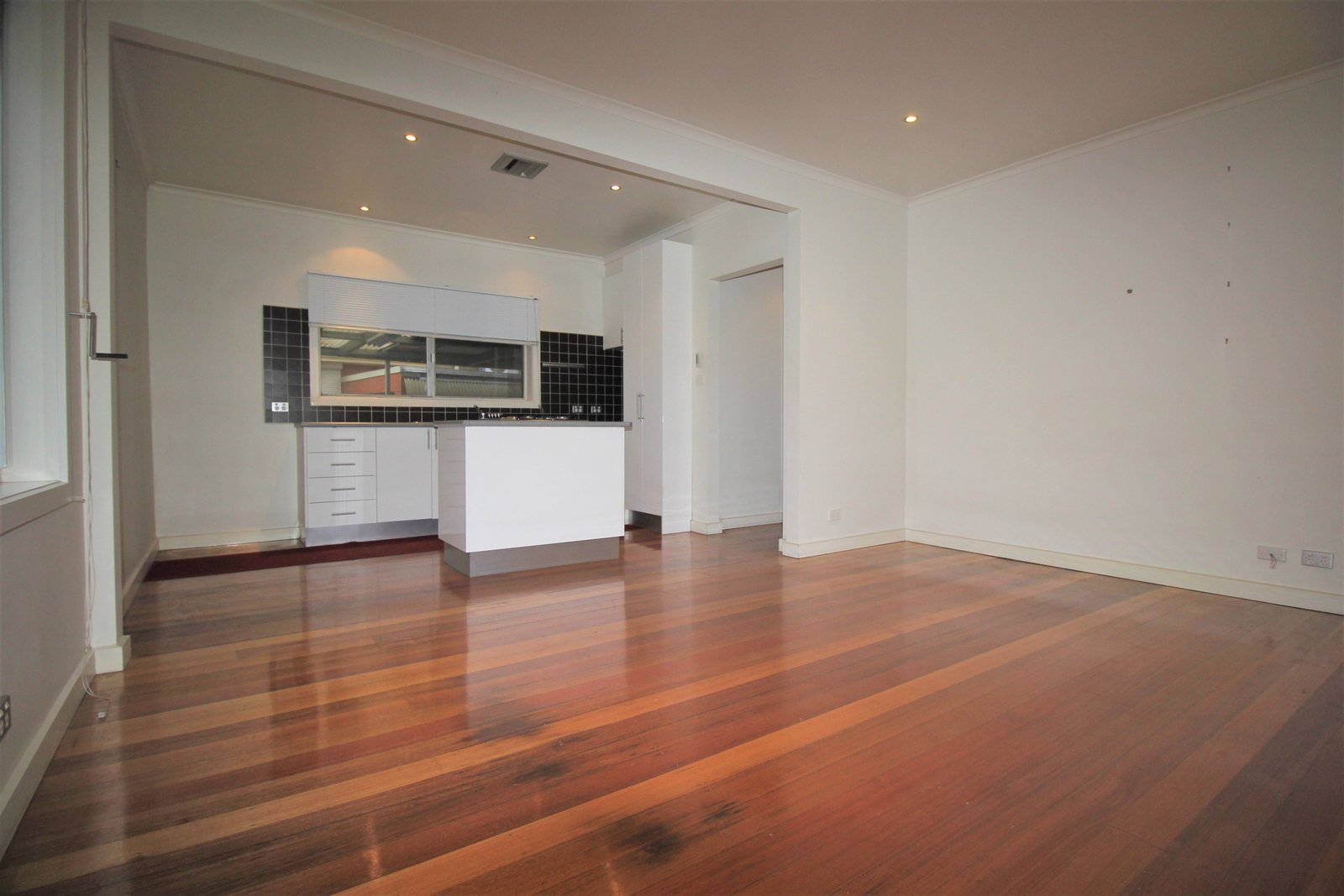 Gallery: 1/2 Pinewood Avenue